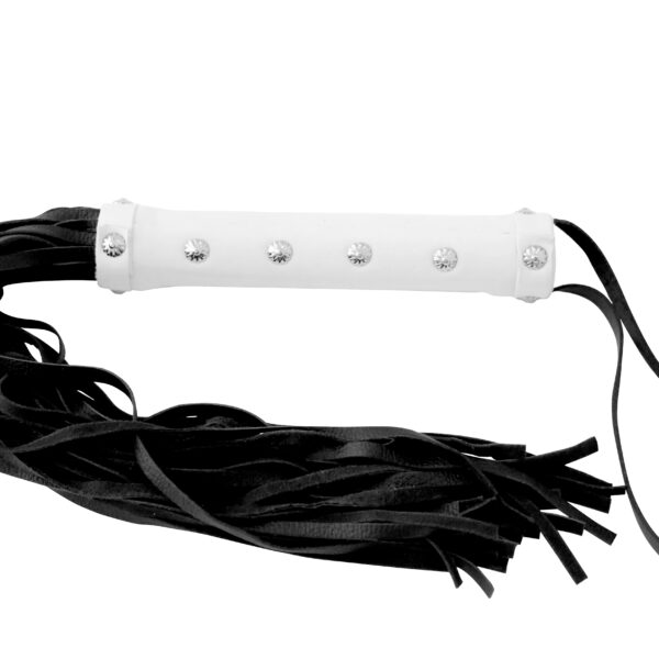 Bicz skórzany z miękkimi paskami w stylu "Rivet"