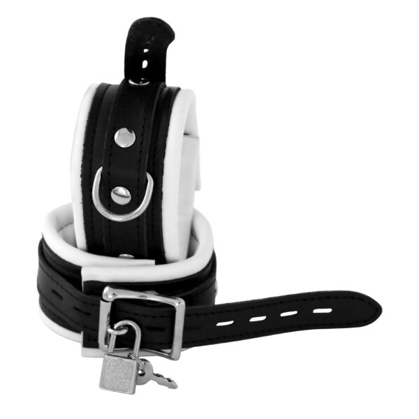 Skórny mankiet na nogę w kolorze białym z możliwością zamknięcia