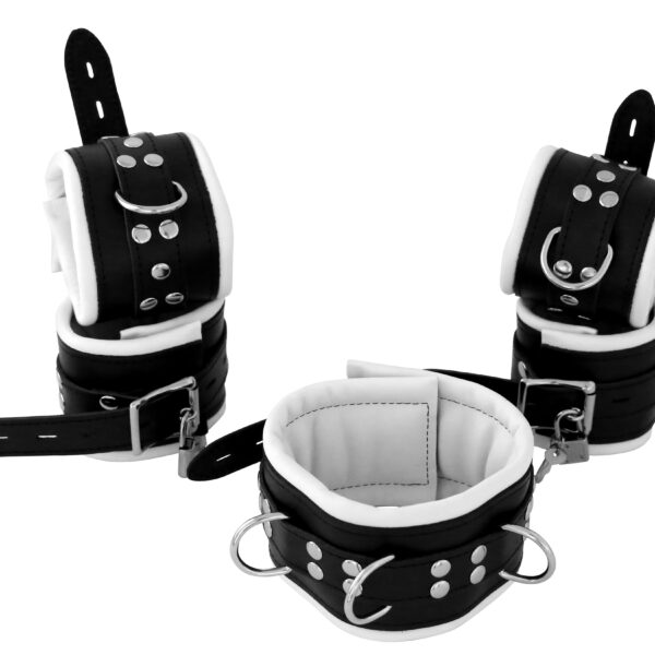 Zestaw skórnych mankietów w kolorze białym z możliwością zamknięcia