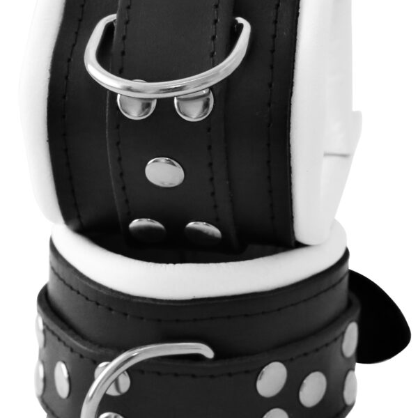 Skórny mankiet na nogę w kolorze białym