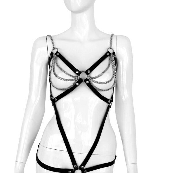 Body z skóry i łańcuszków