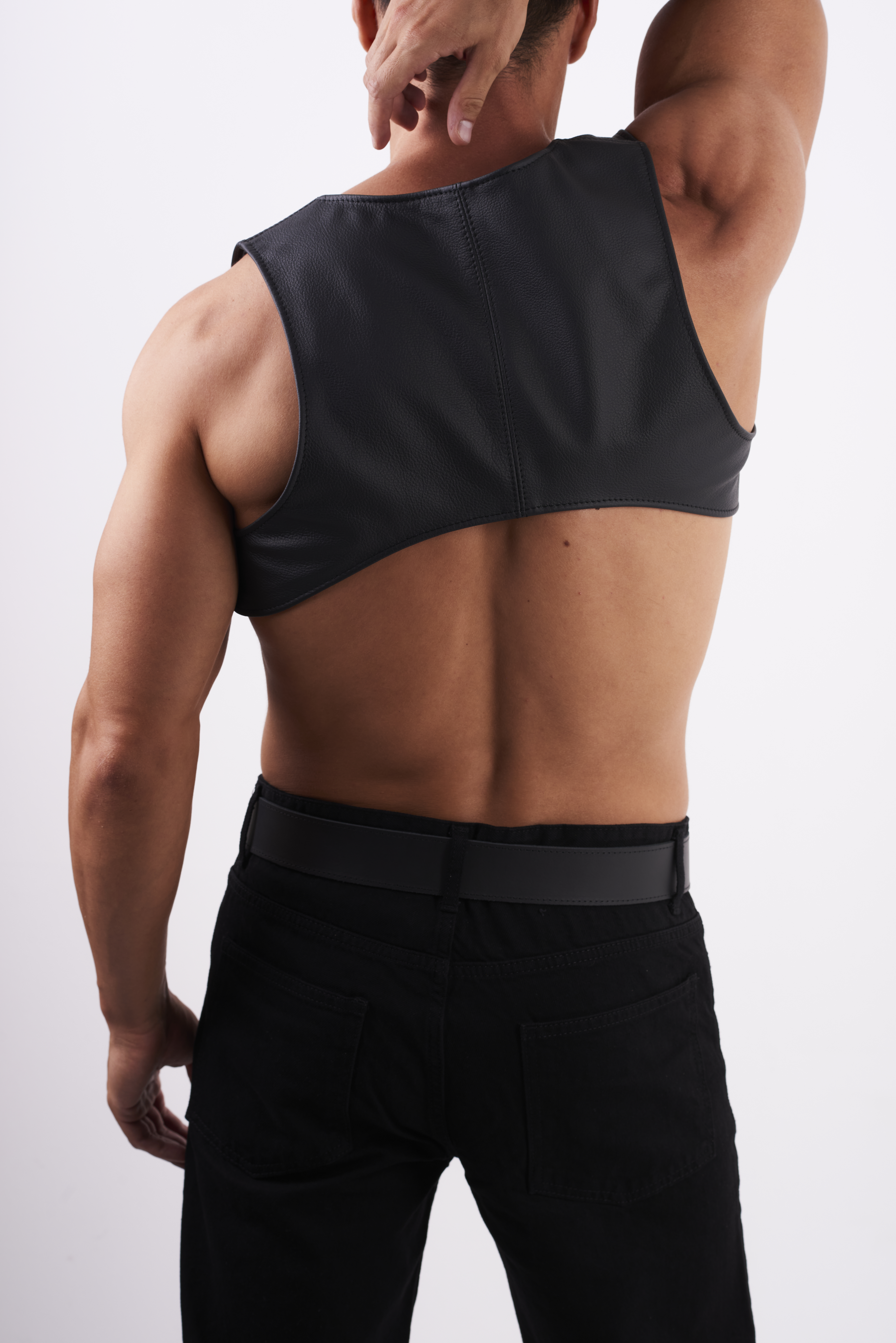 Skórzana krótka kamizelka czarny