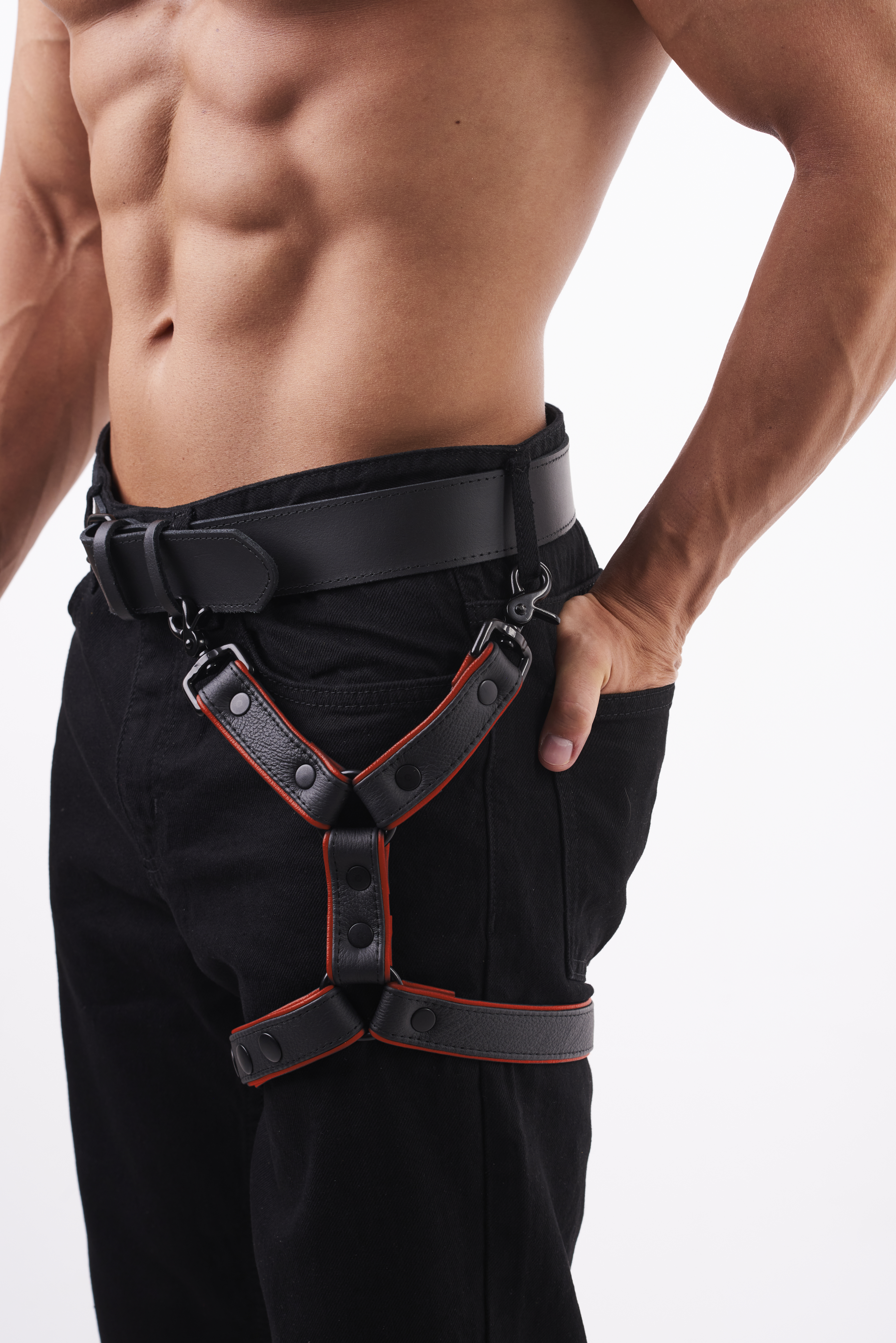 Miękka skórzana uprząż na udo czarny/czerwony